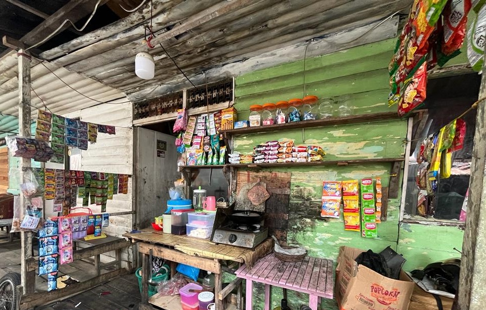 Warung milik Kamisa di Gg Mulia, Jl Tanjung Raya I Pontianak