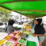 Sri Dewi Manfaatkan Produk KUM Peduli Bank Kalbar untuk Jualan Takjil Ramadan
